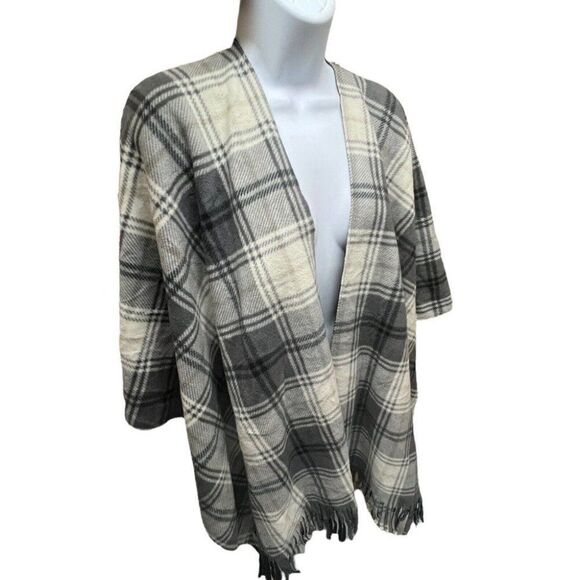 Estudio OS Reversible Plaid Shawl Black Cape Transitional Staple Fringe Wrap - Picture 7 of 11